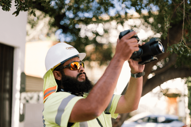 osmose-employee-with-infrared-camera osmose-employee-with-infrared-camera